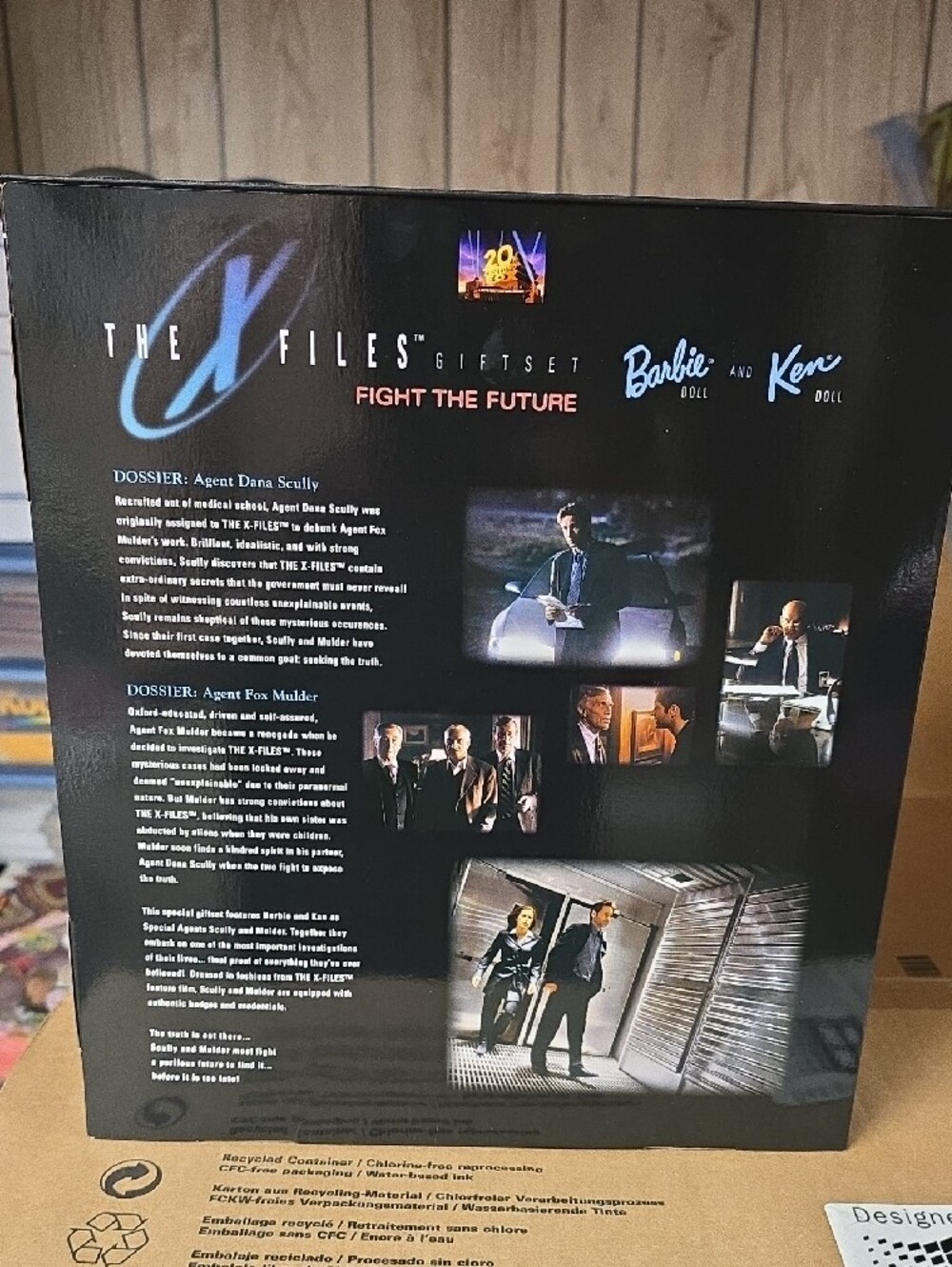 Barbie & Ken X-Files Collector Edition Dolls in Black Coats with Blue Background - Picture 7 of 9